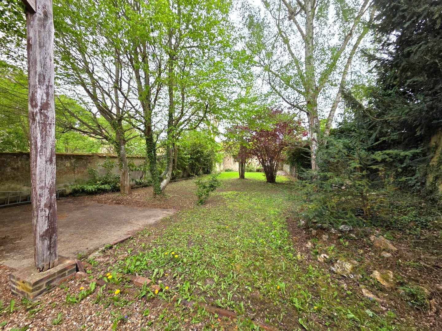 HAVRE DE PAIX EN COEUR DE VILLAGE : AUTHENTIQUE & JARDIN D'EXCEPTION !CHATEAUNEUF EN THYMERAIS