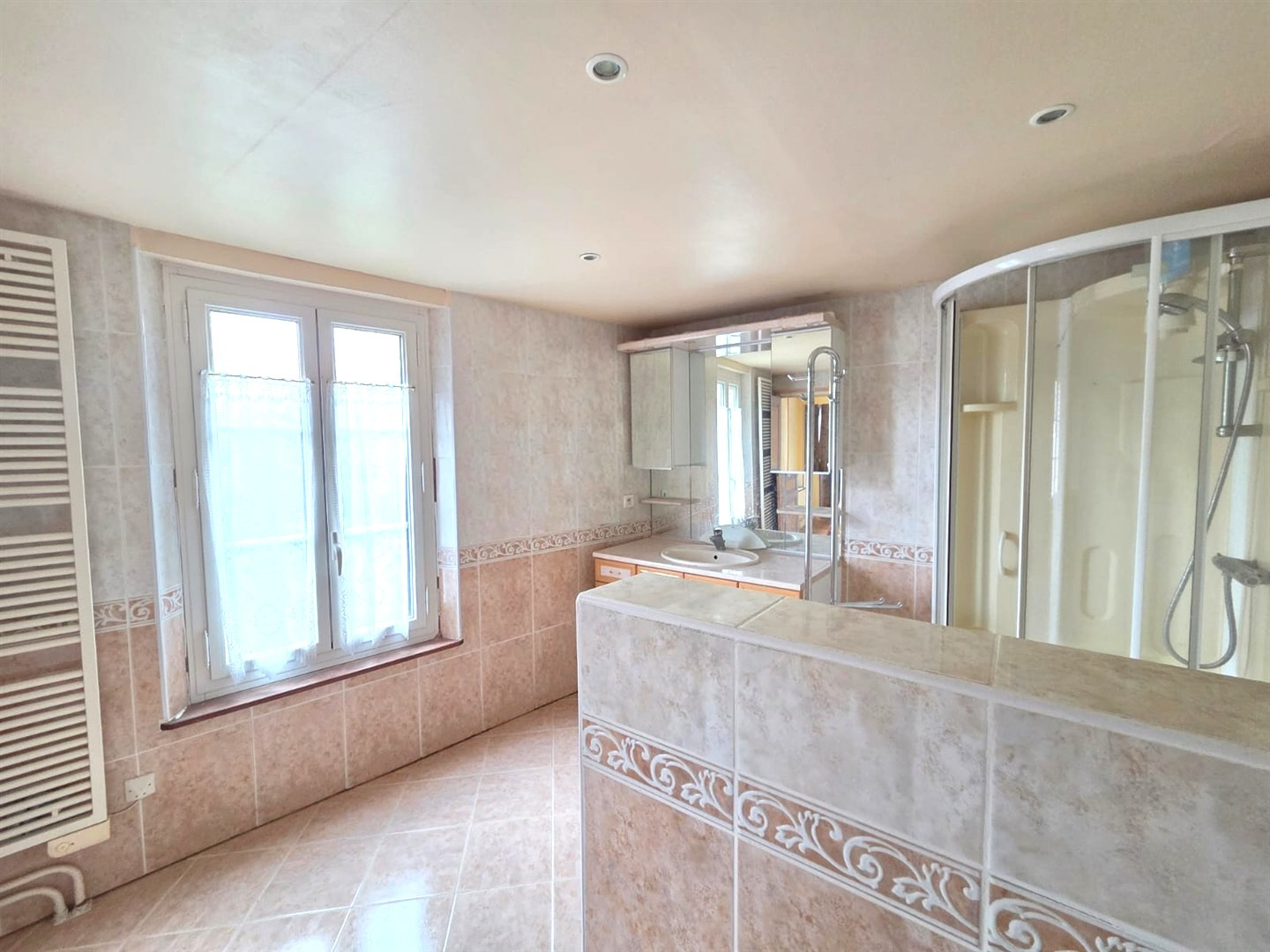 HAVRE DE PAIX EN COEUR DE VILLAGE : AUTHENTIQUE & JARDIN D'EXCEPTION !CHATEAUNEUF EN THYMERAIS