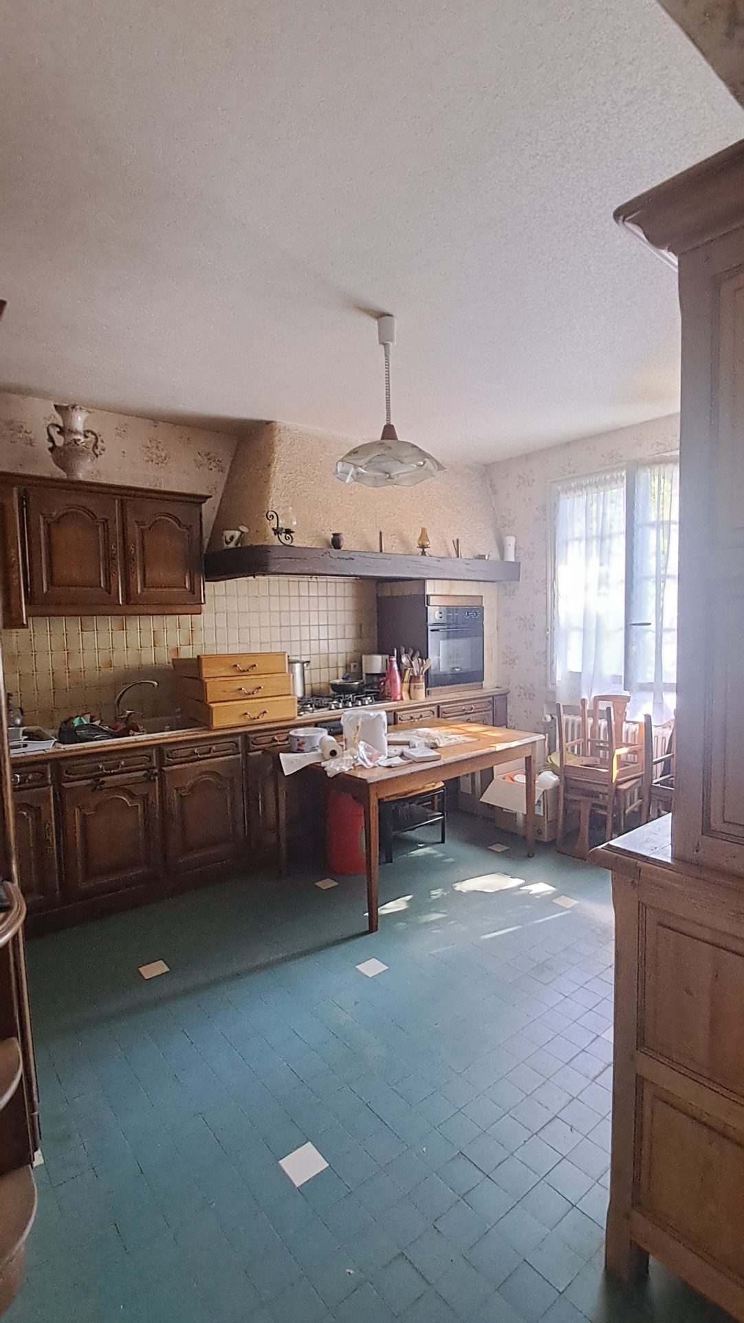 MAISON TRADITIONNELLE SUR SOUS-SOL PROCHE COMMERCES ET ECOLESSENONCHES