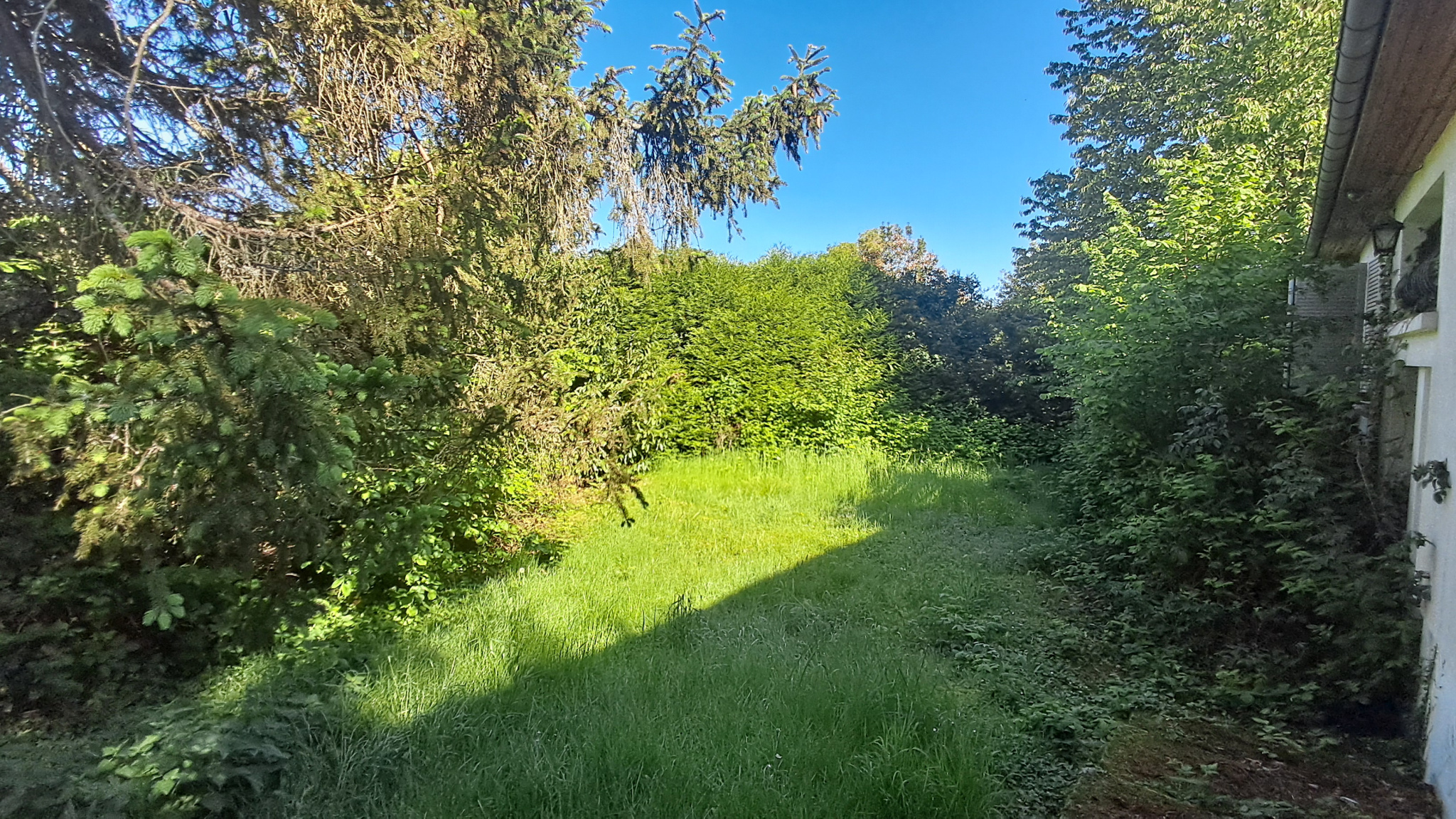 MAISON TRADITIONNELLE SUR SOUS-SOL PROCHE COMMERCES ET ECOLESSENONCHES