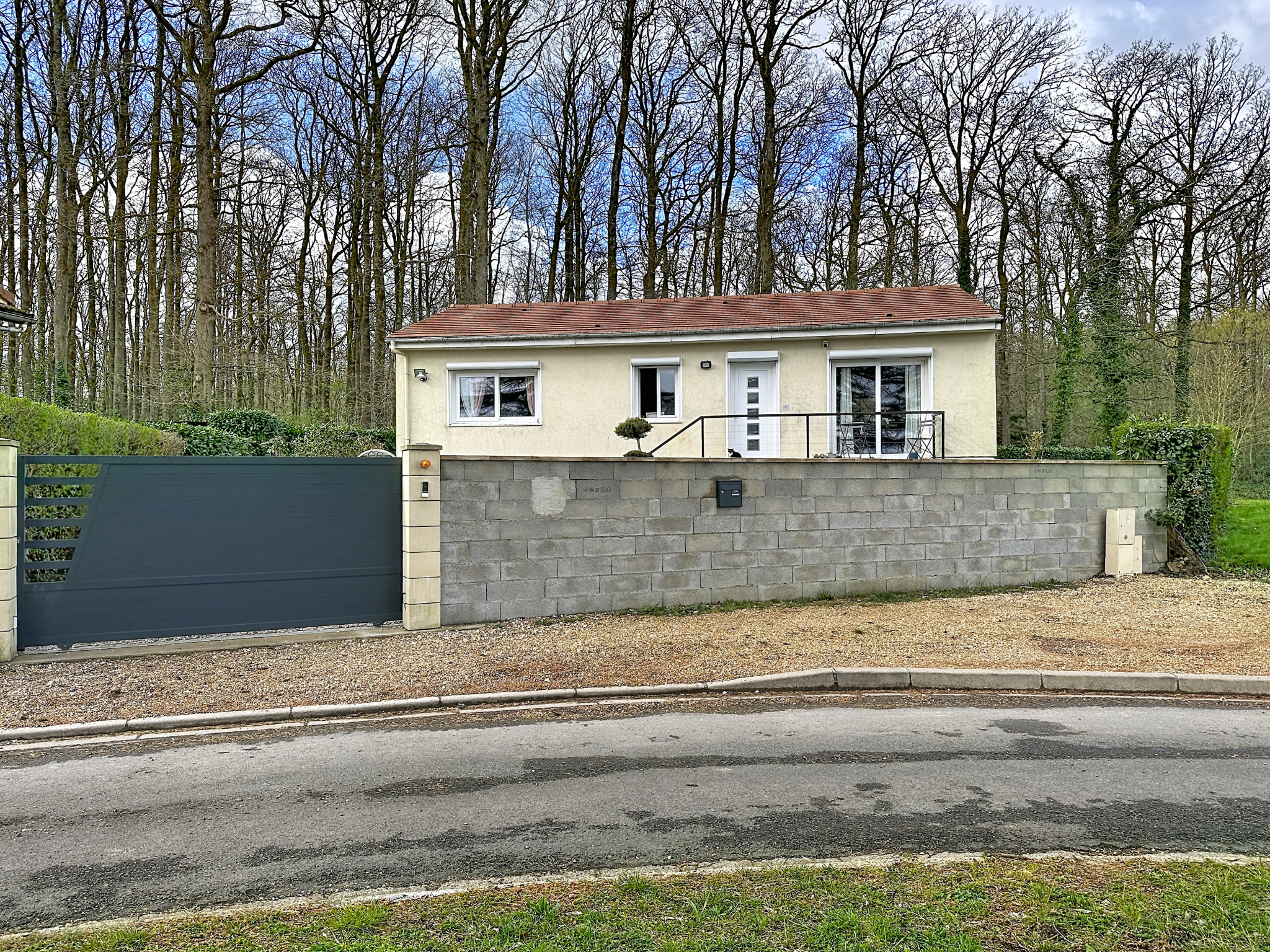 MAISON PROCHE COMMERCES ET ECOLESSENONCHES
