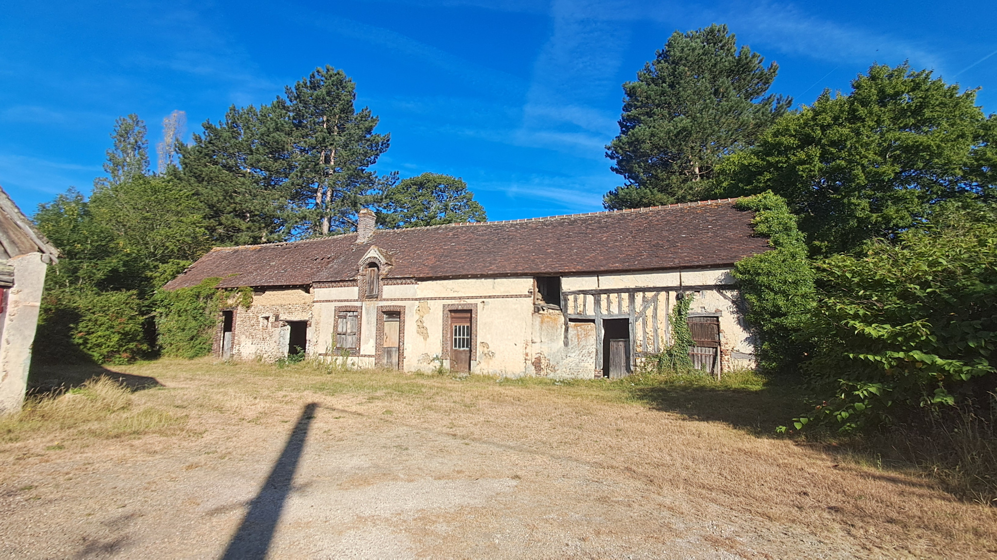 Ancien corps de ferme avec grand terrainSENONCHES