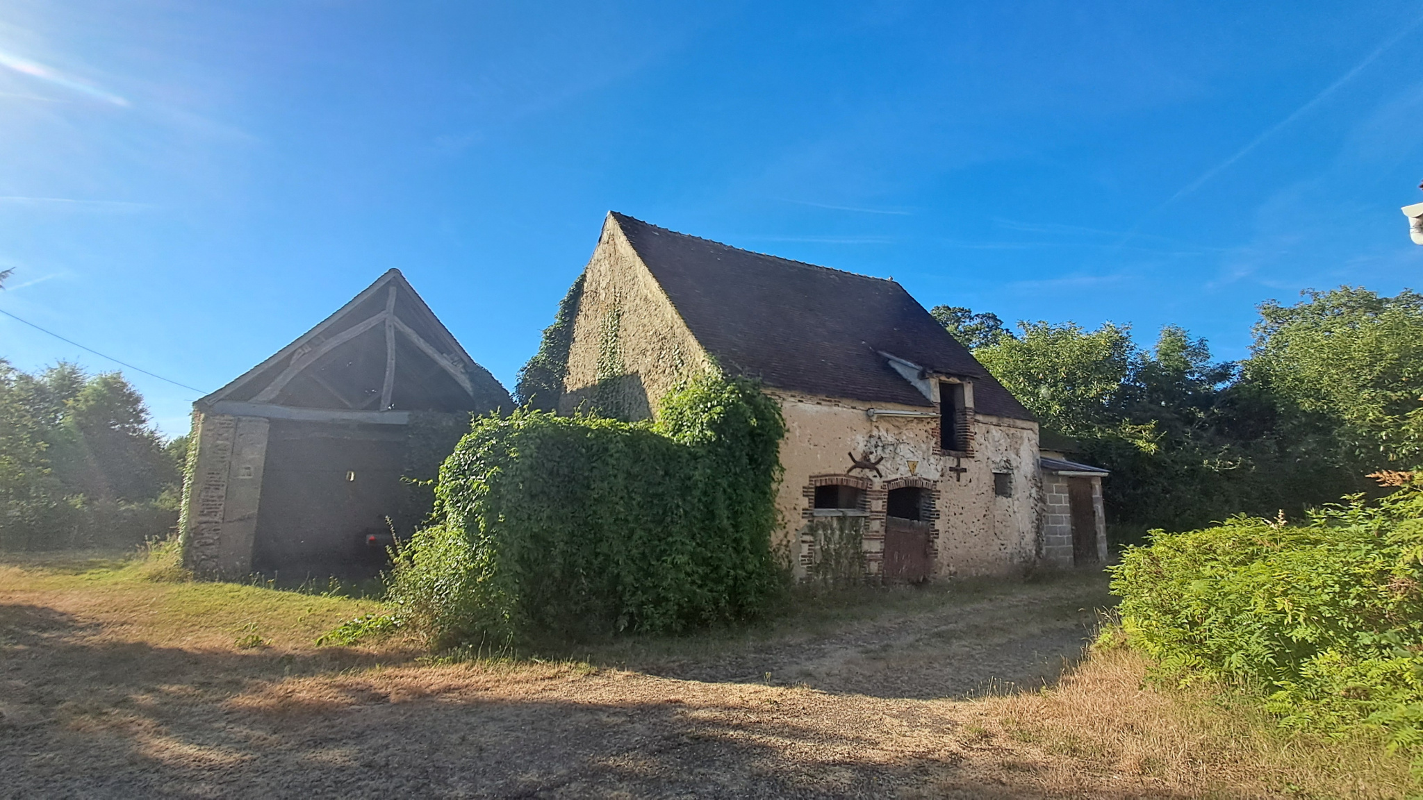 Ancien corps de ferme avec grand terrainSENONCHES