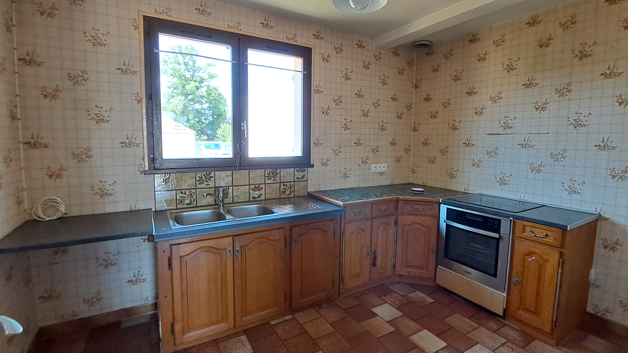 MAISON TRADITIONNELLE SUR SOUS-SOL TOTAL PROCHE CENTRE VILLE
