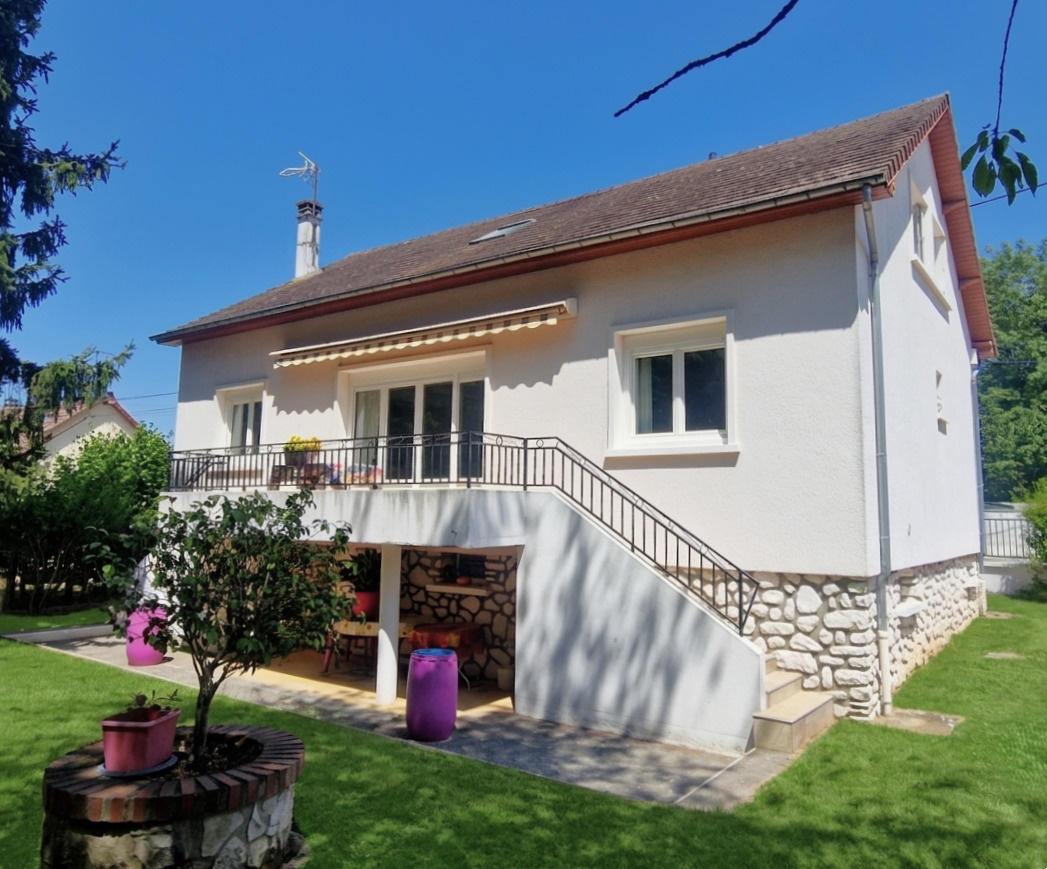 Maison familiale avec accès rapide à la RN12. Un cadre de vie paisible et verdoyant à visiter sans attendre !SAINT- REMY-SUR-AVRE