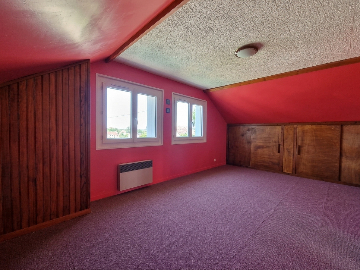 Maison familiale avec accès rapide à la RN12. Un cadre de vie paisible et verdoyant à visiter sans attendre !SAINT- REMY-SUR-AVRE