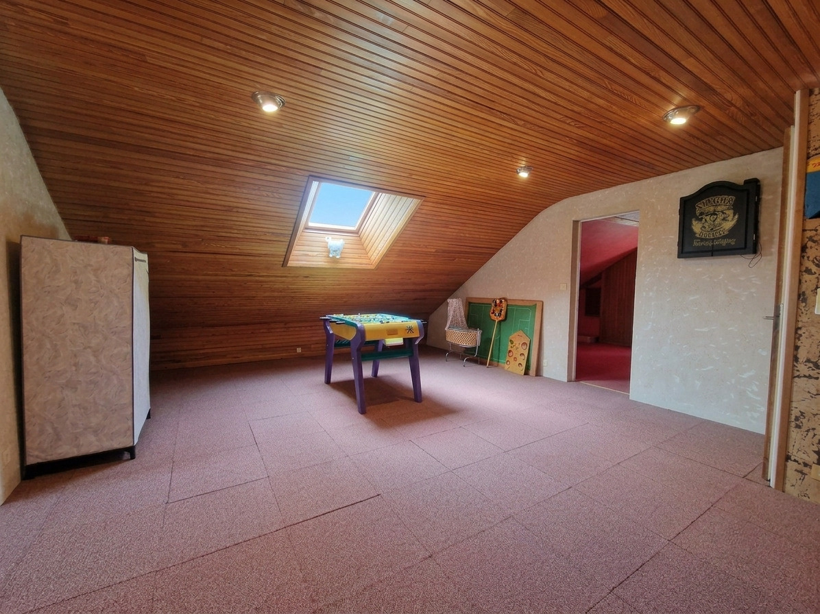 Maison familiale avec accès rapide à la RN12. Un cadre de vie paisible et verdoyant à visiter sans attendre !SAINT- REMY-SUR-AVRE